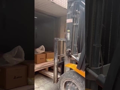 Dispositivo di prova delle prestazioni di ritardamento della fiamma del casco