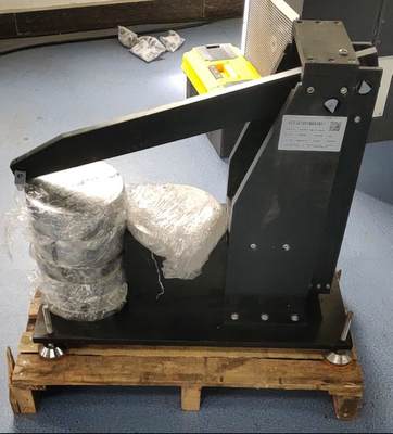 Macchine per la prova della deformazione da carico di materie plastiche per materie plastiche rigide collegate da rivetti, bulloni o connessioni simili