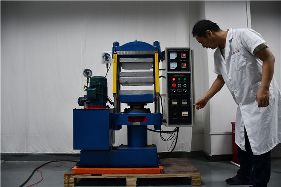 Vulcanizzatore piatto automatico per stampare varie gomme