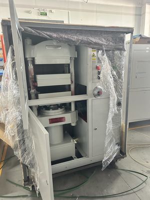 Macchina di stampaggio automatico per compressione di gomma