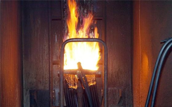 Tester per la combustione di fasci di fili e cavi, macchina per il collaudo di fili e cavi in fasci installati verticalmente