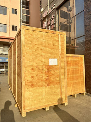 Laboratorio di prova esegue il test di resistenza alla propagazione verticale della fiamma sui conduttori, apparecchiature di prova