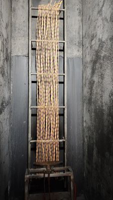 Laboratorio di prova esegue il test di resistenza alla propagazione verticale della fiamma sui conduttori, apparecchiature di prova