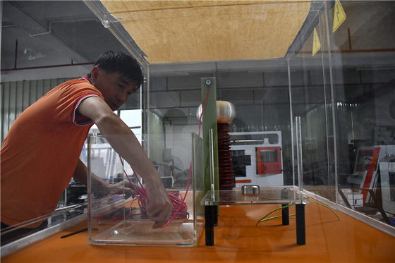 Apparecchiatura per prove di rigidità dielettrica a 100 kV secondo IEC 60243-1, macchina per prove di laboratorio